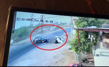 شاهد: حادث مروع على طريق “العزامة – السلامة العليا” ببيش .. والأهالي يناشدون المسؤولين شاهد: حادث مروع على طريق “العزامة – السلامة العليا” ببيش .. والأهالي يناشدون المسؤولين