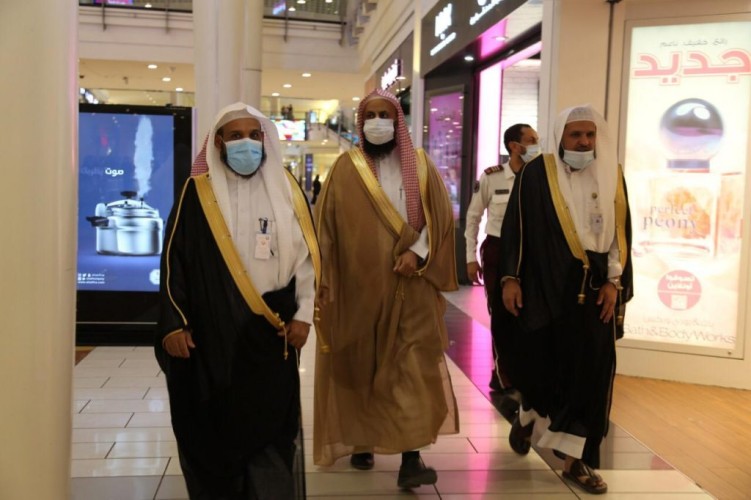 وكيل التخطيط والتطوير بالرئاسة العامة لهيئة الأمر بالمعروف يقف ميدانياً على تنفيذ حملة (الصلاة نور) بالرياض