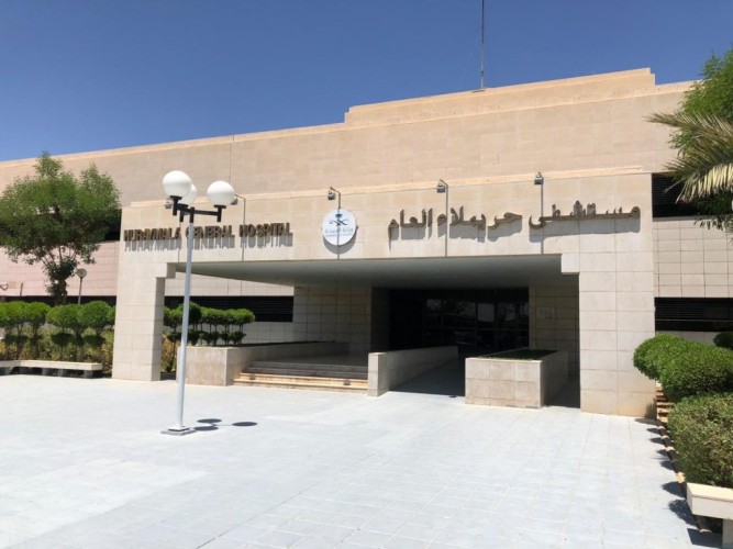 فريق طبي ينجح في إنهاء معاناة ستينية من خشونة الركبة بمستشفى حريملاء العام