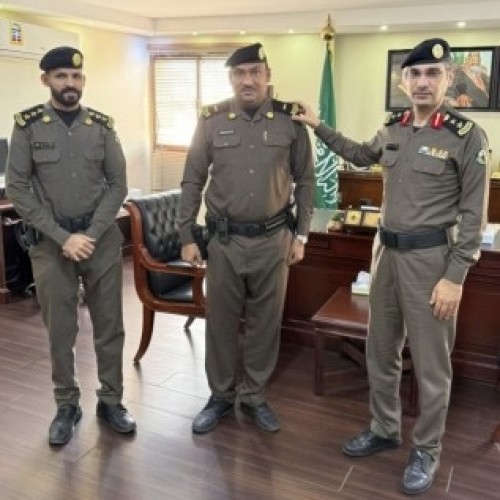 مدير مرور جازان يقلّد الحسن علي حمدي رتبة رئيس رقباء في صامطة