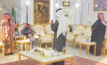 لمد جسور الألفة والتواصل وتثبيت العلاقات الأخوية .. الشاعر “ذويب الخياري” والأستاذ “حميد بن رابح بن مصلاب ” يزوران رجل الأعمال “ممدوح الشمري” في ديوانه الخاص بـ”حائل”