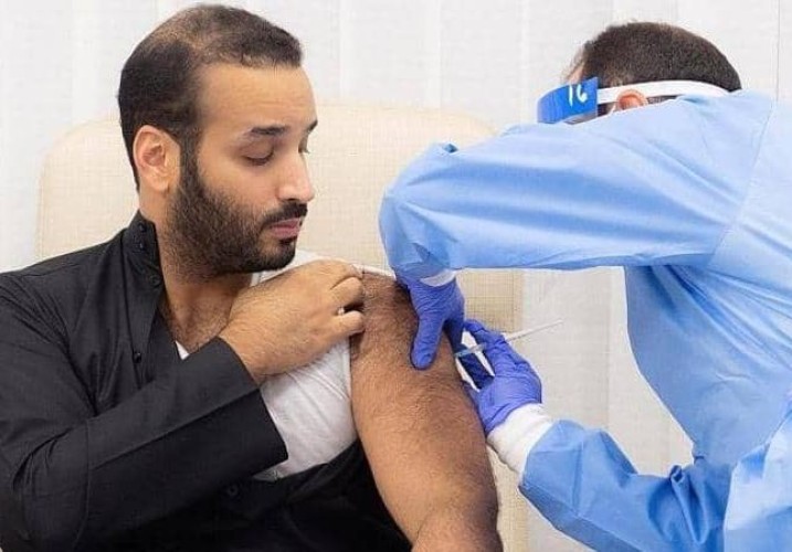 وزير الصحة: هذا ما حدث بعد ساعة من تلقي سمو ولي العهد الجرعة الأولى من لقاح كورونا!