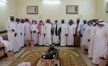 بالفيديو طلاب وزملاء وأهالي العالية يزورون الشيخ موسى بن يحيى النعمي للاطمئنان على صحته