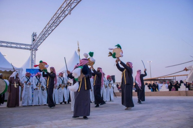 عروض الصقور السعودية تتواصل لليوم الثاني علي التوالي حضور لافت في اليوم الافتتاحي لمهرجان الغضا الثامن عشر