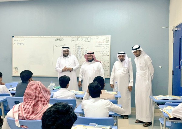 “‏مدير مكتب تعليم صامطة” يتفقد سير الدراسة في الفصل الدراسي الصيفي بثانوية القرعاوي