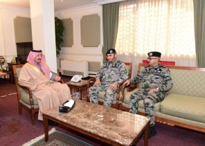 محافظ الأحساء يستقبل مدير السجون بالمنطقة الشرقية ومدير إدارة سجن محافظة الأحساء بمناسبة تعيينه مديراً لسجن المحافظة محافظ الأحساء يستقبل مدير السجون بالمنطقة الشرقية ومدير إدارة سجن محافظة الأحساء بمناسبة تعيينه مديراً لسجن المحافظة