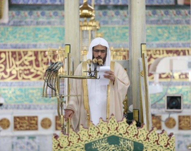 الشيخ الثبيتي في خطبة الجمعة: سوء ظن المسلم بأخيه المسلم يقود إلى ظلمة التجسس