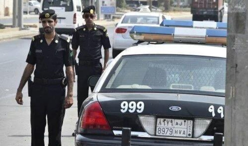 حاول الهرب من نقطة تفتيش ودهس رجل أمن.. ضبط مواطن في العقد الخامس بحالة غير طبيعية