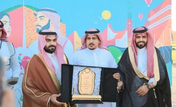 رئيس بلدية أنبوان يكرم «عبد الوهاب بن عقيل بن هادي » صاحب مضيف روض بن هادي بسبب مشاركته الفعالة في الاحتفال باليوم الوطني رئيس بلدية أنبوان يكرم «عبد الوهاب بن عقيل بن هادي » صاحب مضيف روض بن هادي بسبب مشاركته الفعالة في الاحتفال باليوم الوطني