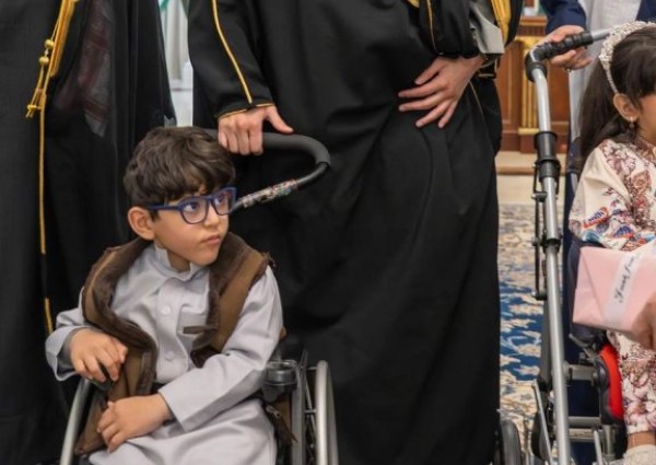 أمير الجوف يلتقي أطفال مركز جمعية الأطفال ذوي الإعاقة.. ويؤكد دعم القيادة لتمكينهم في مجتمعهم