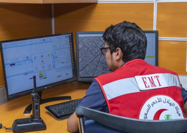 بلاغات الهلال الأحمر بتبوك تستقبل وتعالج في 500 ساعة عمل  أكثر من 6 آلاف نداء إستغاثة