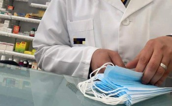 “التجارة” تدعو إلى الإبلاغ عن رفع أسعار الكمامات والمعقمات.. وهذه الآلية