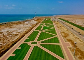 مركز عتود يشكل نقطة جذبٍ سياحي بشواطئه البكر وكثبانه الرملية