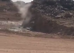 بالفيديو ..ظاهرة غريبة في حائل.. دخان من أسفل الأرض!