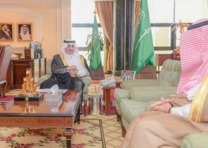 أمير منطقة تبوك يثمن جهود العاملين بفرع وزارة التجارة أمير منطقة تبوك يثمن جهود العاملين بفرع وزارة التجارة