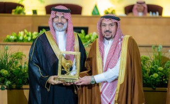 أمير القصيم يكرم “وزارة التجارة” بجائزة المحتوى الإعلامي الرقمي في توعية وحماية المستهلك