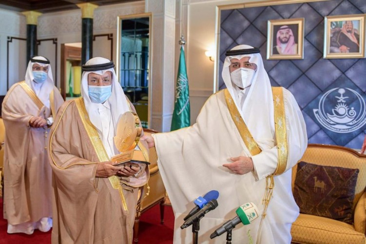 أمير منطقة تبوك يكرم  ” الخريصي ” بجائزة سموه للتفوق العلمي والتميُّز في عامها الـ 31