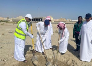  بلدية الخفجي بالتعاون مع مدينة الملك عبد العزيز يطلقان حملة (نزرع لنُجمل) ضمن مبادرة “شرقية خضراء” بلدية الخفجي بالتعاون مع مدينة الملك عبد العزيز يطلقان حملة (نزرع لنُجمل) ضمن مبادرة “شرقية خضراء”