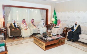 نائب أمير الشرقية يستقبل رئيس وأعضاء لجنة الأوقاف بغرفة الشرقية
