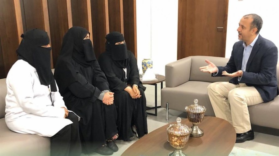 بالصور..الرئيس العام لتجمع الشرقية يكرم طبيبة وممرضة من منسوبي مستشفى الخفجي