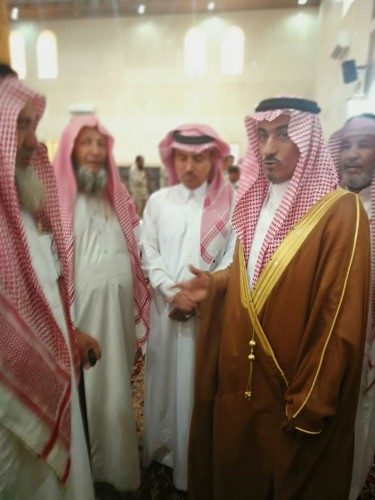 ابن مشيط ينقل تعازي القيادة لذوي شهيد الوطن القحطاني