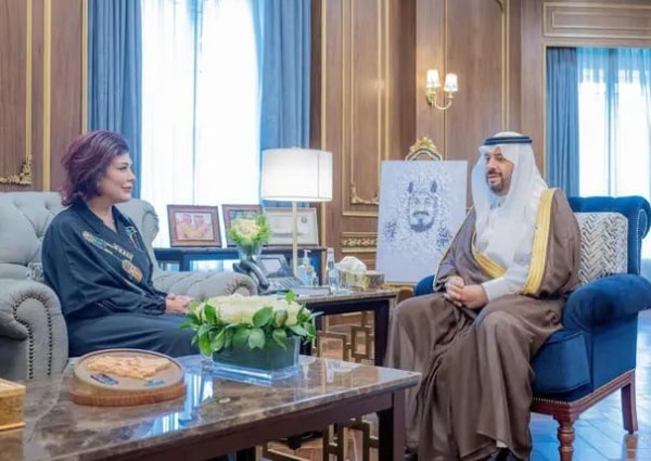 أمير منطقة الحدود الشمالية يستقبل سفيرة جمهورية العراق لدى المملكة أمير منطقة الحدود الشمالية يستقبل سفيرة جمهورية العراق لدى المملكة
