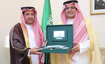 سمو محافظ حفر الباطن يطلع على تقرير فعاليات اليوم الوطني لإدارة التعليم..
