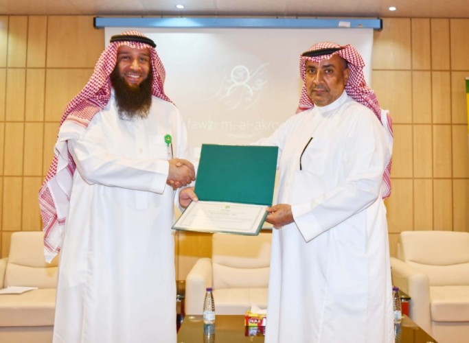 رئيس مؤسسة البريد السعودي يشارك منسوبي البريد فرحتهم بالعيد