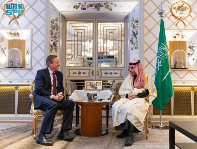 سمو وزير الخارجية يلتقي وزير الخارجية البريطاني