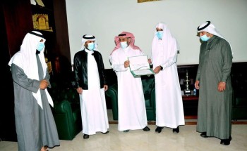محافظ القريات يكرم حفظة كتاب الله محافظ القريات يكرم حفظة كتاب الله