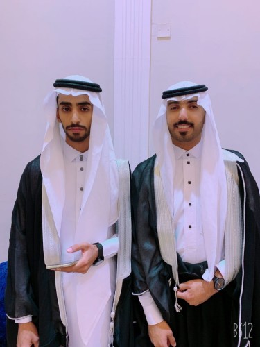 في ليلة من ليالي الأنس .. الأهل والأصدقاء يحتفلون بـ”زواج عيسى” و “سلطان الشويلعي” بقاعة القصر في المدينة