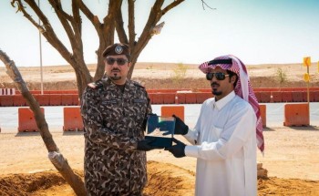 قائد القوات الخاصة للأمن البيئي يكرم المواطن “عبيد العوني” نظير حرصه في المحافظة على البيئة