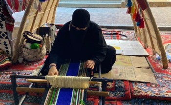 «سوق الحب» يعيد ساعة الزمن سبعين عاما لزوار المهرجان بالدمام «سوق الحب» يعيد ساعة الزمن سبعين عاما لزوار المهرجان بالدمام