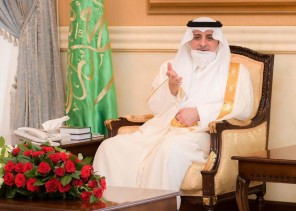 أمير منطقة تبوك يستقبل المهنئين بعيد الأضحى المبارك