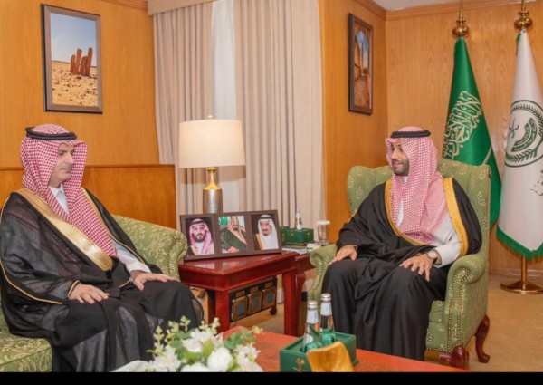 نائب أمير منطقة الجوف يطلع على سير العمل بالجامعة نائب أمير منطقة الجوف يطلع على سير العمل بالجامعة