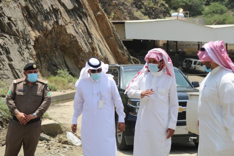 محافظ الداير يتابع ميدانيا الحالة المطرية وأعمال الجهات المعنية