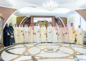 بمناسبة انطلاق الدورة الثانية عشرة… أمير المنطقة الشرقية يستقبل رئيس وأعضاء مجلس إدارة غرفة الأحساء بمناسبة انطلاق الدورة الثانية عشرة… أمير المنطقة الشرقية يستقبل رئيس وأعضاء مجلس إدارة غرفة الأحساء