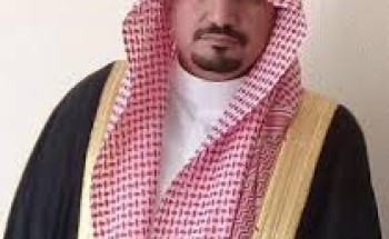 بالصور..هداج الشوالعة يهدي الشاعر مشعل المظيبري سيفا مذهبًا بالصور..هداج الشوالعة يهدي الشاعر مشعل المظيبري سيفا مذهبًا