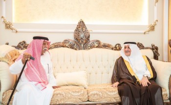 أمير تبوك يُعزي شيخ الخمايسة في وفاة شقيقه «سالم بن عتيق الضيوفي» أمير تبوك يُعزي شيخ الخمايسة في وفاة شقيقه «سالم بن عتيق الضيوفي»