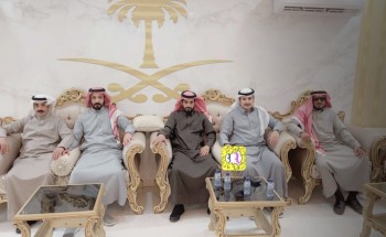 في ديوانه الخاص بـ”المغددية” .. “عويض بن شامان الشويلعي” يحتفل بتخرج ابنه “مشعل” من جامعة حائل
