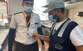 مراقبو بلدية صبيا يغلقون “10”منشآت غذائية خالفت الامتثال للاشتراطات الصحية مراقبو بلدية صبيا يغلقون “10”منشآت غذائية خالفت الامتثال للاشتراطات الصحية
