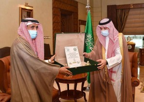 بالصور: سمو محافظ جدة يكرم مدير مكافحة المخدرات نظير جهودهم في إحباط محاولات تهريب المخدرات بالصور: سمو محافظ جدة يكرم مدير مكافحة المخدرات نظير جهودهم في إحباط محاولات تهريب المخدرات