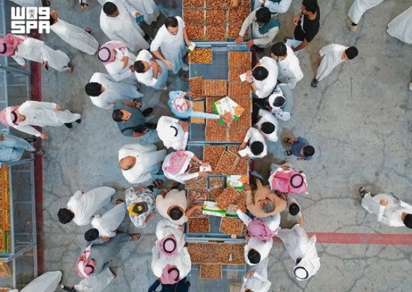 موسم تمور المذنب يضم أكثر من 70 صنفاً في حراك تسويقي نشط موسم تمور المذنب يضم أكثر من 70 صنفاً في حراك تسويقي نشط