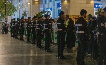 وزارة الداخلية تكثف الأمن وتنظم الحشود لضمان سلامة زوار المسجد النبوي في رمضان