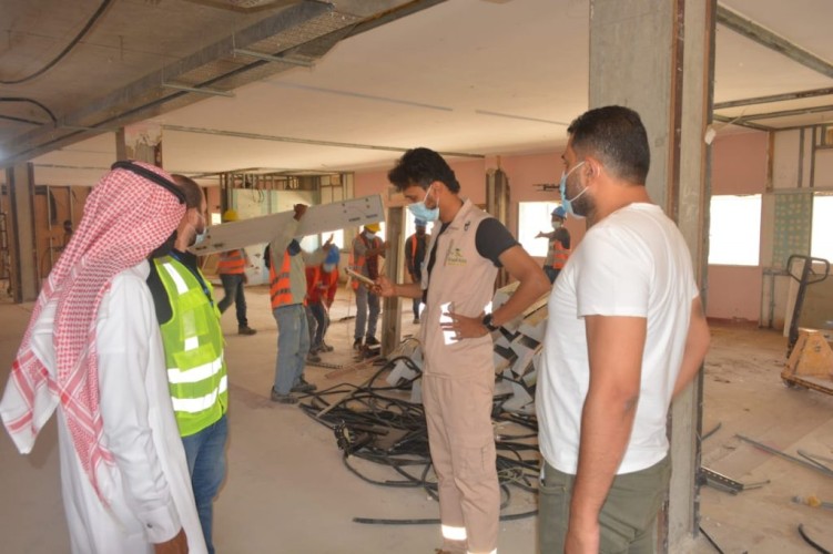 مدير مستشفى صامطة يتفقد المشروعات التطويرية للارتقاء بمستوى الخدمات الصحية