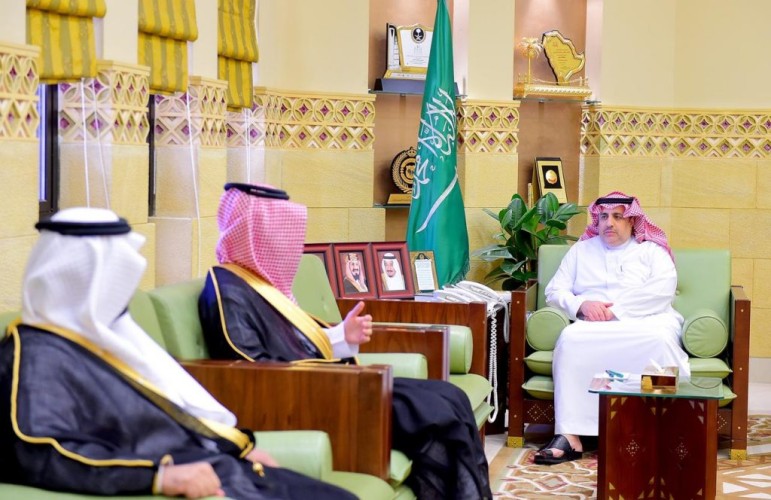 وكيل إمارة منطقة الرياض يستقبل رئيس مجلس إدارة جمعية الصناعات الدوائية