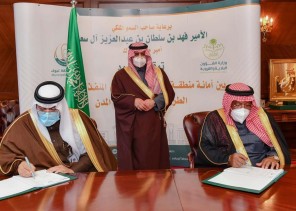 أمير تبوك يشهد مراسم توقيع أمانة المنطقة لعقود إنشاء وأستكمال لمشاريع خدمية وانسنة المدن أمير تبوك يشهد مراسم توقيع أمانة المنطقة لعقود إنشاء وأستكمال لمشاريع خدمية وانسنة المدن