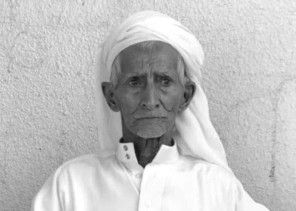 سقط من نخلة وأقامت العائلة مراسم عزائه.. قصة يمني عمل مع أسرة سعودية ٥٠عاماً حتى صار واحداً منهم بحائل سقط من نخلة وأقامت العائلة مراسم عزائه.. قصة يمني عمل مع أسرة سعودية ٥٠عاماً حتى صار واحداً منهم بحائل