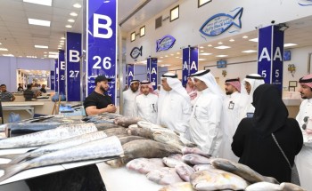 أمين الشرقية يتفقد سير أعمال المشاريع التنموية وأنسنة المدن في محافظة القطيف