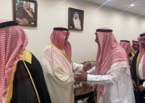 محافظ الجبيل يؤدي صلاة العيد ويزور المرضى مهنئًا بعيد الفطر محافظ الجبيل يؤدي صلاة العيد ويزور المرضى مهنئًا بعيد الفطر